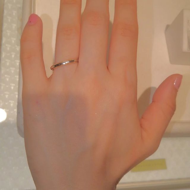 【festaria bijou SOPHIA(フェスタリア ビジュソフィア)の口コミ】 ミル押しデザインが今っぽくておしゃれで可愛いです。
結婚指輪兼ファッシ…