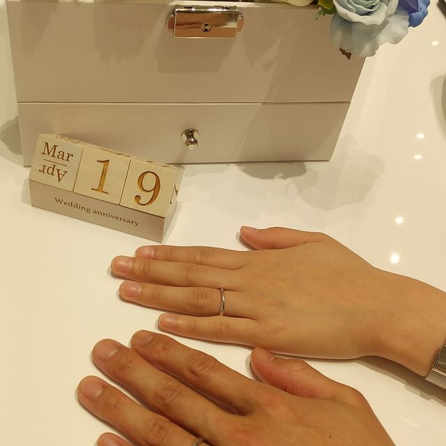 【4℃ BRIDAL(ヨンドシーブライダル)の口コミ】 シンプルで落ち着いたデザインがとても気に入り購入しました。日常的に使…