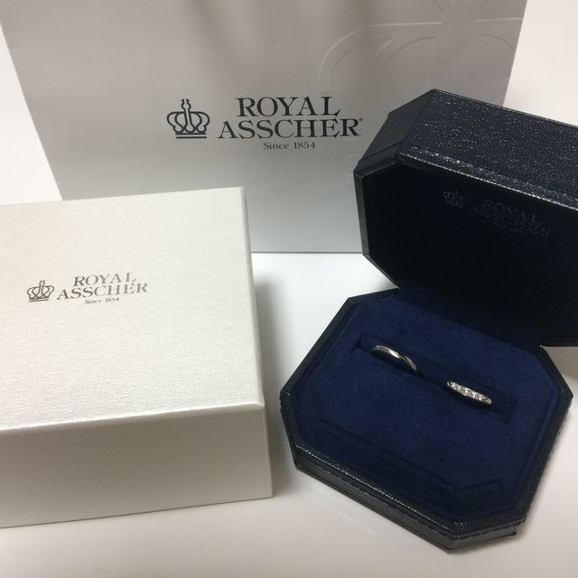 【ROYAL ASSCHER(ロイヤル・アッシャー)の口コミ】 大体のイメージや好みを伝えた上でスタッフの方がこちらの指輪を提案して…