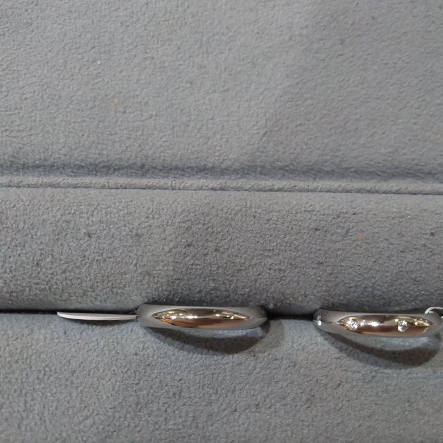 【宝寿堂(ほうじゅどう)の口コミ】 この指輪のデザインはリングの真ん中の高さが高くなっていて山があり、そ…