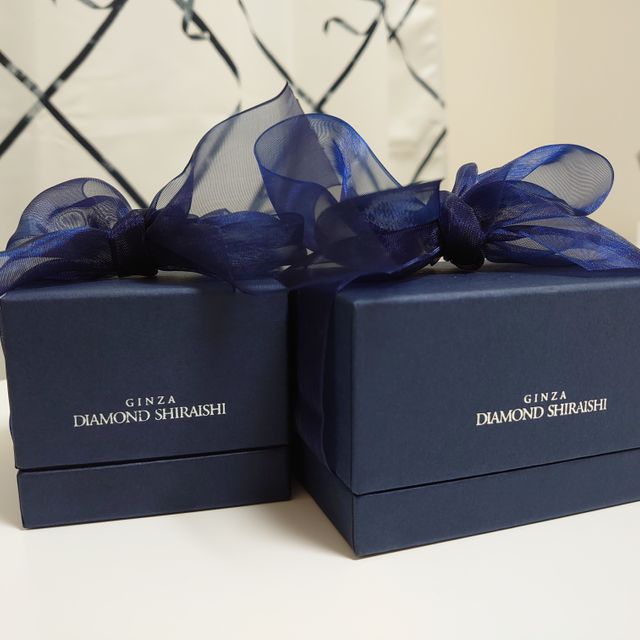 【銀座ダイヤモンドシライシの口コミ】 婚約指輪はダイヤ一粒のシンプルなもので土台は派手すぎないもの、結婚指…