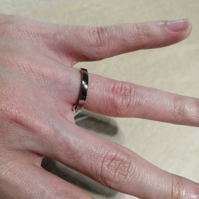 【ブルガリ(BVLGARI)の口コミ】 ブルガリです。シンプルですがフラットでプラチナの含有量も多く存在感が…