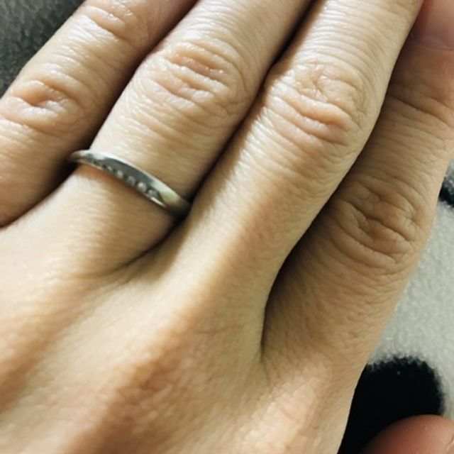 【JEWELRY STUDIO Advance(ジュエリースタジオアドバンス)の口コミ】 指が太く短いのが悩みだったので細く見えるデザインだったこと。
価格がリ…