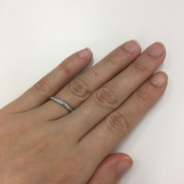 【MILK&Strawberry(ミルクアンドストロベリー)の口コミ】 指輪の形状がストレート且つ、華美過ぎない上品なダイヤが飽きの来ないデ…