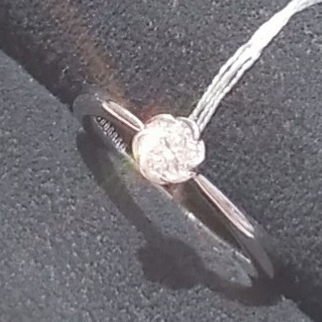 【TRECENTI(トレセンテ)の口コミ】 フローラのデザインが元々好きだったこと。
可愛らしいデザインなので、年…