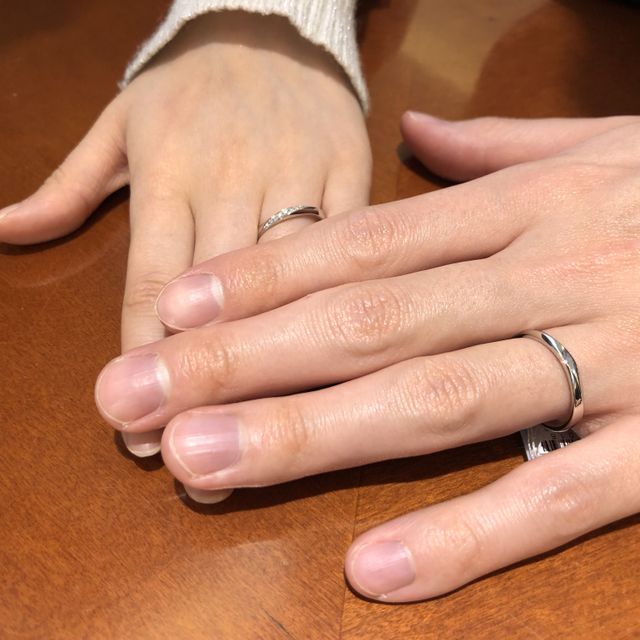 【TRECENTI(トレセンテ)の口コミ】 ウェーブデザインが特徴的なリングです。
シンプルな中にもお洒落さがあり…