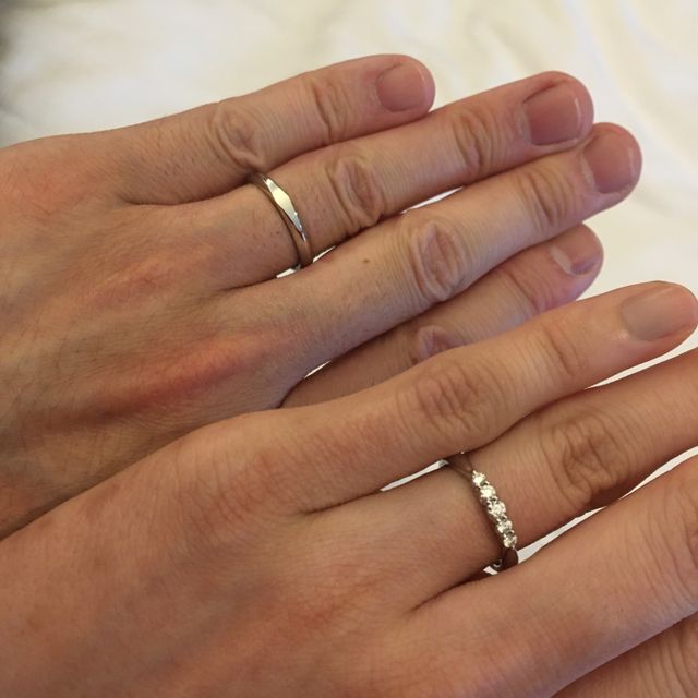 【アイプリモ(I-PRIMO)の口コミ】 沢山あるデザインの中でも一際輝いていて、
男性の指輪のデザインも、他の…