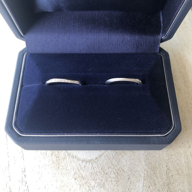 【銀座ダイヤモンドシライシの口コミ】 最初はシンプルなデザインを探してたのですが何種類かはめてみたもののど…