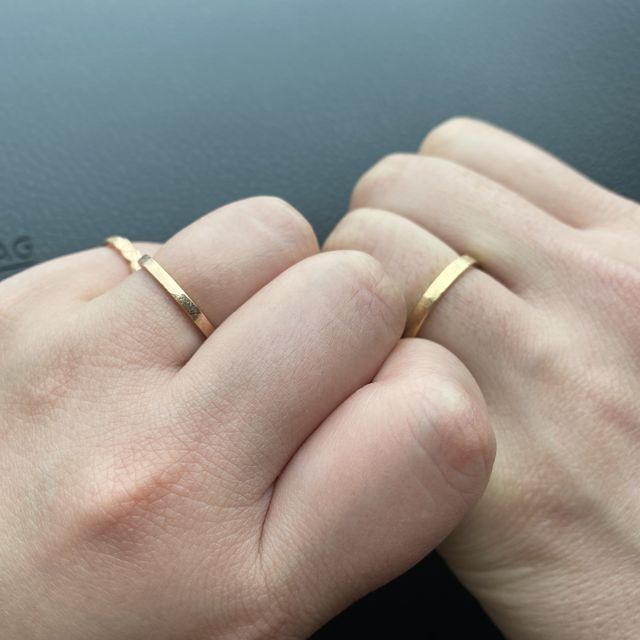【指輪工房 ケルヒ  KELLCHの口コミ】 2人で好きな色デザイン、内側の文字で満場一致で決まりました。
ピンクゴ…