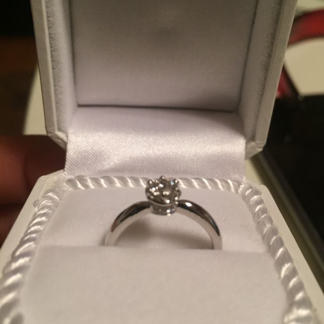 【4℃ BRIDAL(ヨンドシーブライダル)の口コミ】 彼女がディズニーが好きなため。
デザインが美女と魔獣をモチーフにした可…