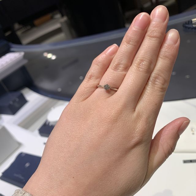 【銀座ダイヤモンドシライシの口コミ】 シンプルで細身の指輪を探していた。浮腫みやすいので目立たないものを探…