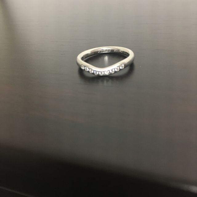 【ティファニー(Tiffany & Co.)の口コミ】 指につけたとき、中央がフラットでなく少し窪んだ感じになっているので、…