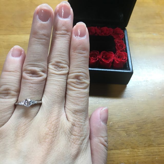 【エクセルコダイヤモンド(EXELCO DIAMOND)の口コミ】 プロポーズ時にダイヤだけいただき、店舗でいくつか試着させていただきま…