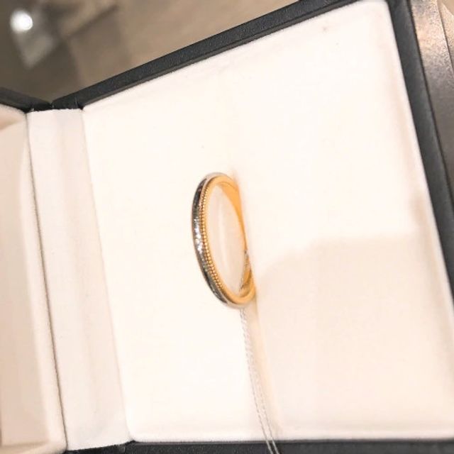 【バーニーズニューヨーク(BARNEYS NEW YORK)の口コミ】 最初はプラチナのみのリングを考えていましたが、実際に着けてみるとプラ…