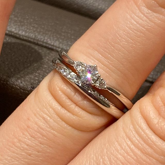 【アイプリモ(I-PRIMO)の口コミ】 私が試着させていただいたヴィオラは、数ある婚約指輪のデザインの中でも…