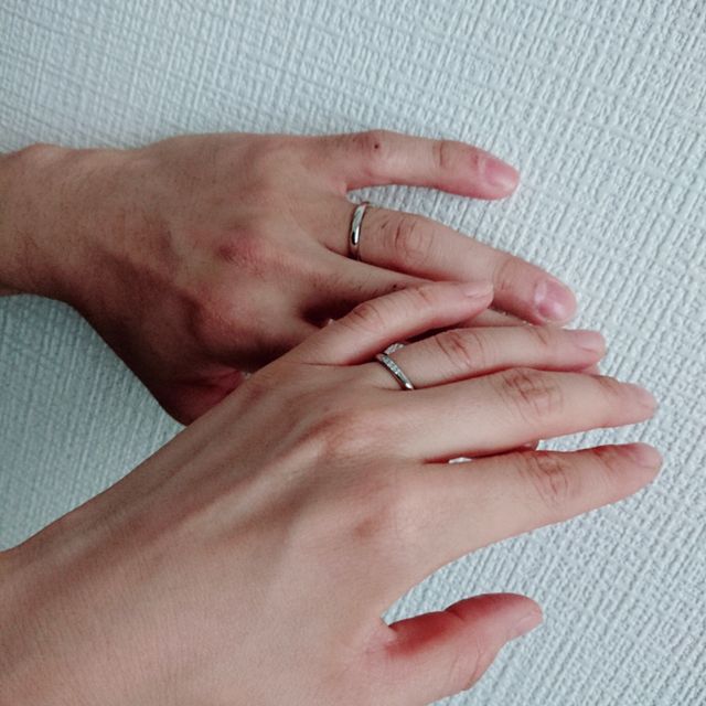 【銀座ダイヤモンドシライシの口コミ】 宝石が主張しすぎるのは好きではないため、当初宝石なしのシンプルな指輪…