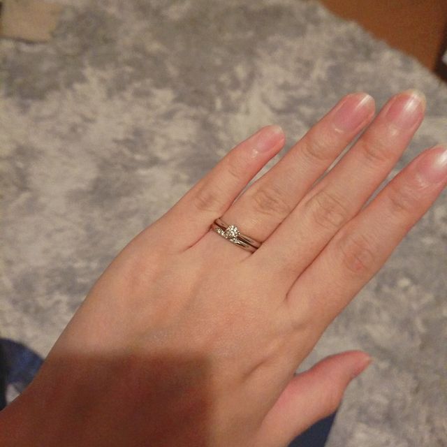 【銀座ダイヤモンドシライシの口コミ】 私は派手なデザインがあまり好きではないのでシンプルかつ可愛らしさがあ…