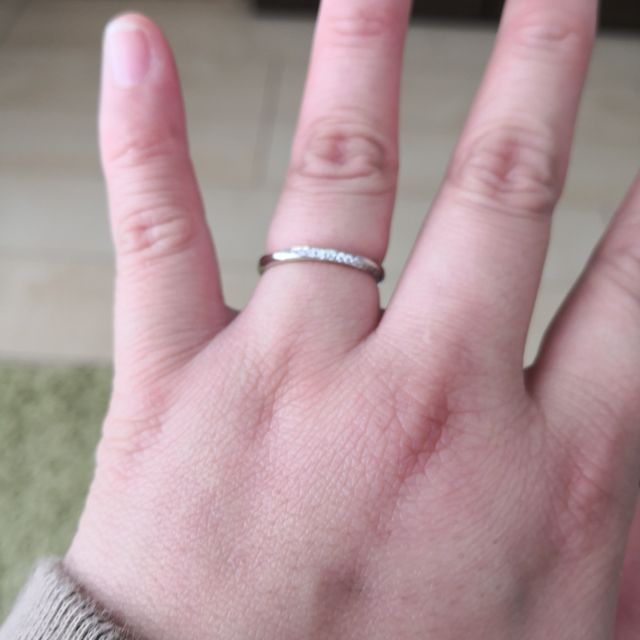 【銀座ダイヤモンドシライシの口コミ】 指輪のデザインが1番の決めてです。
いろいろなお店で試着しましたが、付…