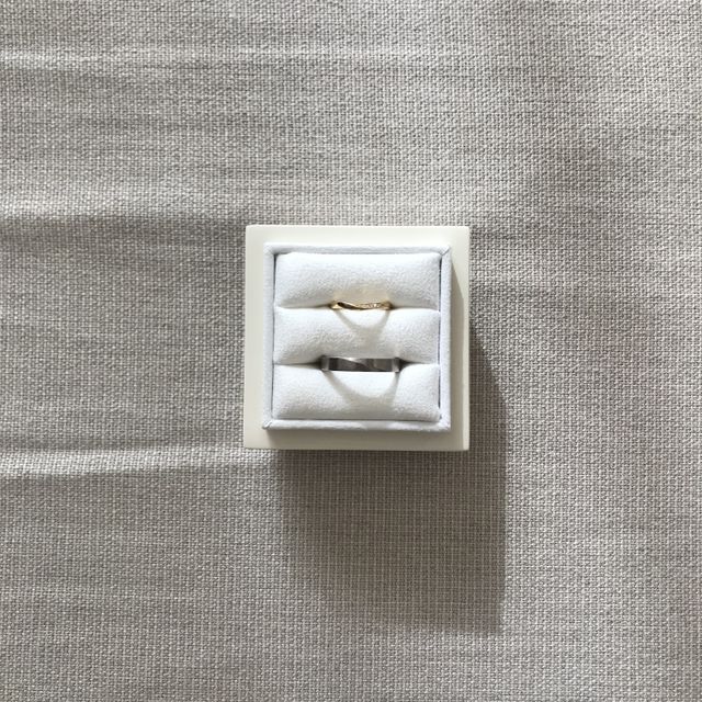 【LUCIE(ルシエ)の口コミ】 数店舗結婚指輪を探しに行ったが、それぞれの手の雰囲気がバラバラなので…