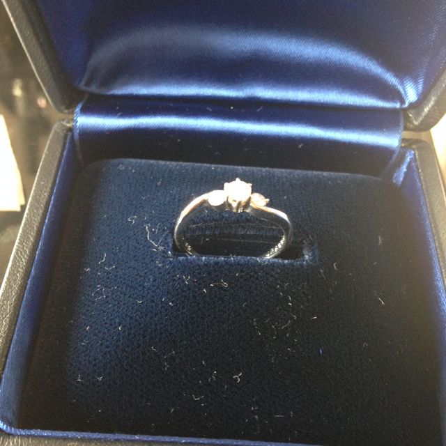 【ROYAL ASSCHER(ロイヤル・アッシャー)の口コミ】 たまたま主人の友人が働いていたデパートの装飾品売り場で購入しました。…