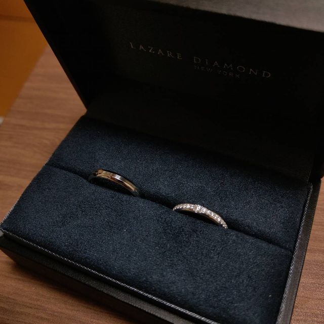 【ラザール ダイヤモンド(LAZARE DIAMOND)の口コミ】 シンプルな物よりダイヤモンドが入っててキラキラしてる結婚指輪を探して…