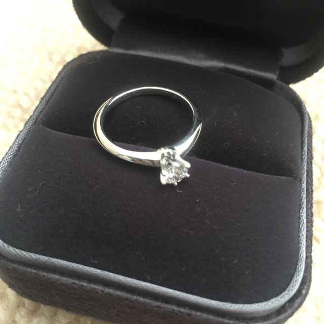 【ティファニー(Tiffany & Co.)の口コミ】 ダイヤの輝きが他のブランドと違った。
対応してくれたスタッフの方もティ…