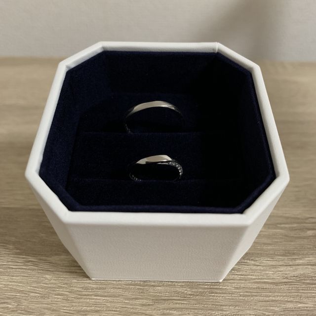 【4℃ BRIDAL(ヨンドシーブライダル)の口コミ】 「この先歳を重ねていっても自分たちの指に馴染むデザイン」を理想として…