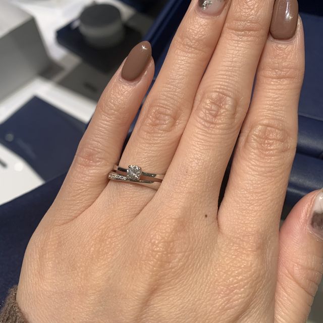 【銀座ダイヤモンドシライシの口コミ】 とても華奢で日本人に指にしっくりくるデザインでした。最後の最後までこ…