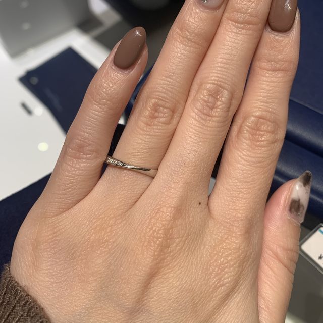【銀座ダイヤモンドシライシの口コミ】 とても華奢で日本人に指にしっくりくるデザインでした。最後の最後までこ…