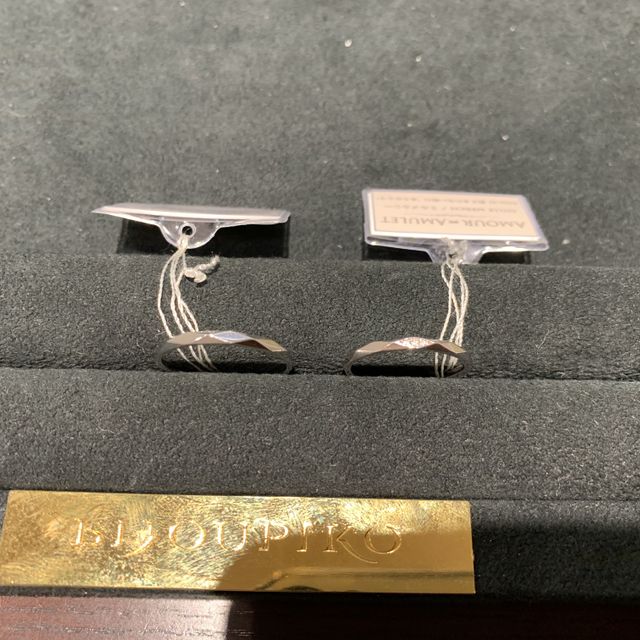 【BIJOUPIKO(ビジュピコ)の口コミ】 たくさん種類があり、ガラスケースの中から好きな指輪を試着することがで…