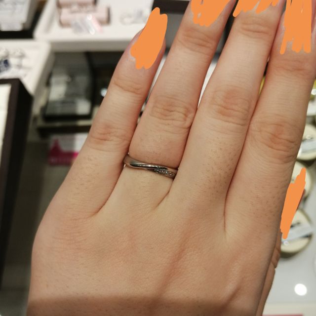 【ミルフローラ(Milluflora)の口コミ】 あまり見たことがないデザインでとても可愛かったです。
地金もちゃんと厚…