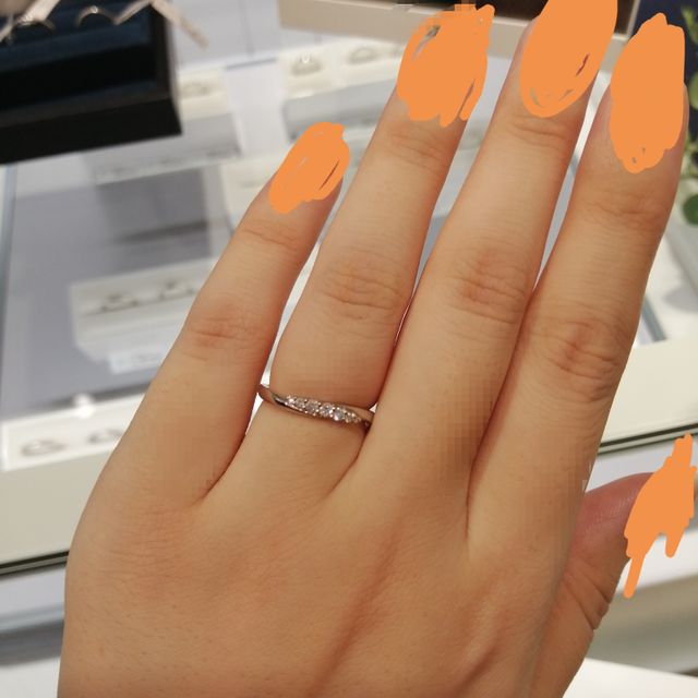 【4℃ BRIDAL(ヨンドシーブライダル)の口コミ】 どの指輪も、プラチナとダイヤの輝きがとても綺麗でした。
デザインも色ん…