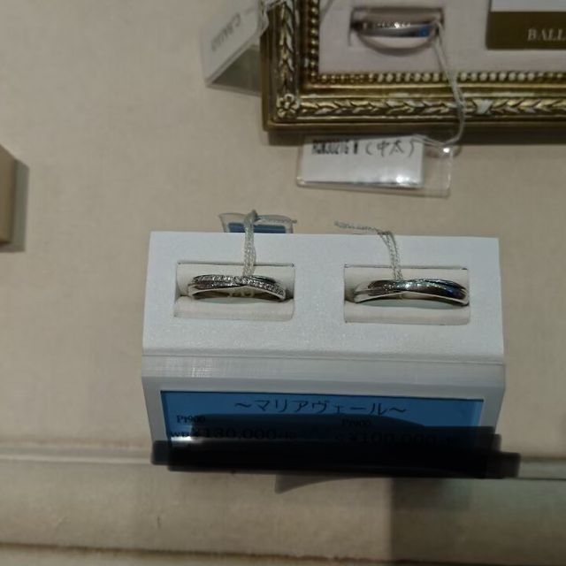 【アネリディギンザ(ANELLI DI GINZA)の口コミ】 この指輪のおすすめポイントは、クロスになっているデザインが珍しく、指…