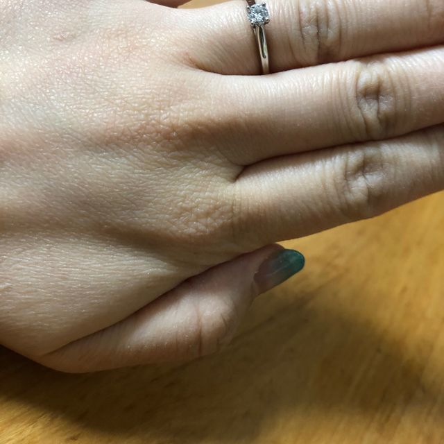 【カルティエ(Cartier)の口コミ】 指輪のデザインは「ザ・婚約指輪」というものにしまいした。とてもダイヤ…
