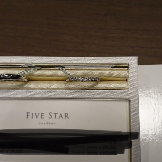 【ANTWERP BRILLIANT(アントワープブリリアント)の口コミ】 この指輪のおすすめポイントは、とてもさりげなくV字のデザインになってい…