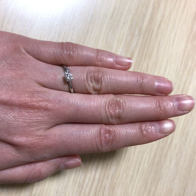 【俄(にわか)の口コミ】 シンプルなデザインの指輪がよかったので、こちらに決めました。また、こ…