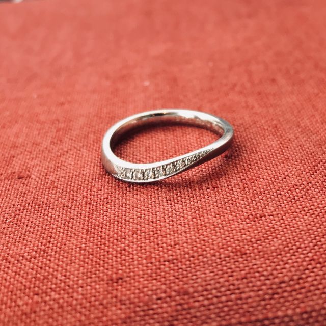 【HIROUMI(ヒロウミ)の口コミ】 シンプルな中にも、桜の花びらのモチーフというポイントがあったことが第…