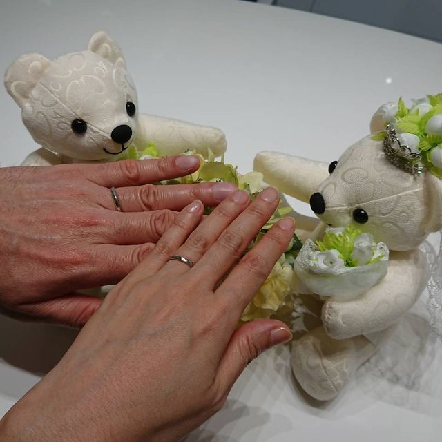 【4℃ BRIDAL(ヨンドシーブライダル)の口コミ】 ずっと4℃のデザインが好きで、結婚指輪の購入も4℃に決めていました。
デザ…