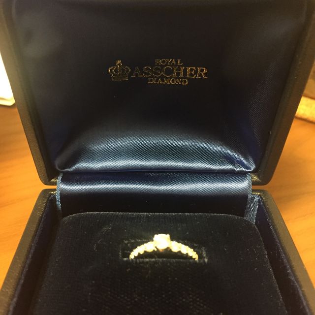 【ROYAL ASSCHER(ロイヤル・アッシャー)の口コミ】 初めはエンゲージリングは考えていませんでした。しかし、主人がやはりき…