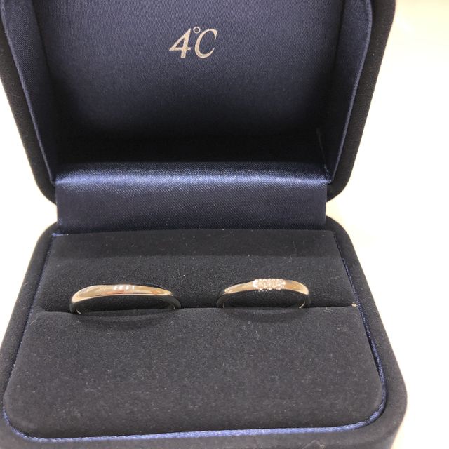 【4℃ BRIDAL(ヨンドシーブライダル)の口コミ】 デザインと価格で決めました！
私はシンプルをテーマに指輪選びをしました…