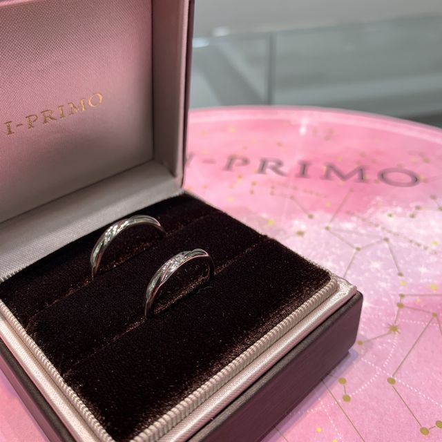 【アイプリモ(I-PRIMO)の口コミ】 デザインとつけ心地です。太めというか、ザ結婚指輪という王道のデザイン…