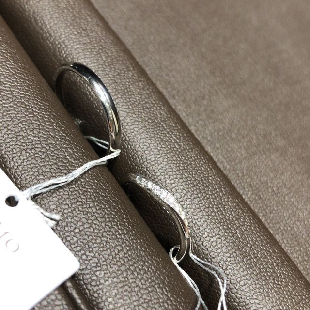 【アイプリモ(I-PRIMO)の口コミ】 デザインに関しては
もちろん私たちの好みもありますが
婚約指輪との組み…