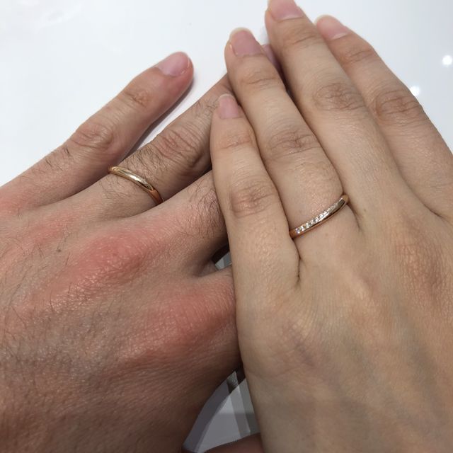 【4℃ BRIDAL(ヨンドシーブライダル)の口コミ】 指輪のデザインは、指にフィットする形状なので装着感が少なく違和感がな…