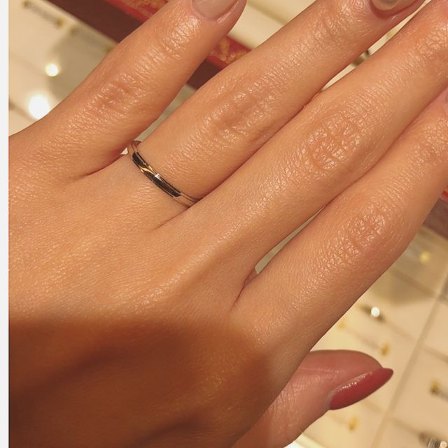 【カルティエ(Cartier)の口コミ】 シンプルなデザインで探していたのでこちらの指輪に惹かれました。
太さも…