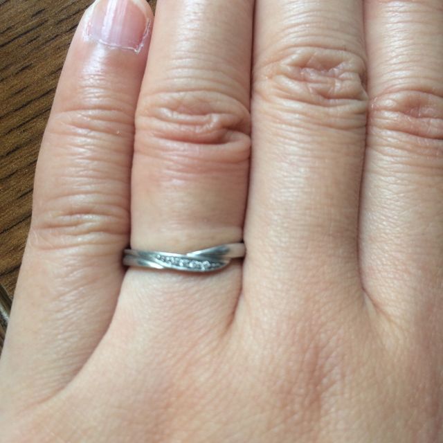 【4℃ BRIDAL(ヨンドシーブライダル)の口コミ】 選んだ理由は、指を少しでも長く見せたくて店員さんに相談したらシンプル…