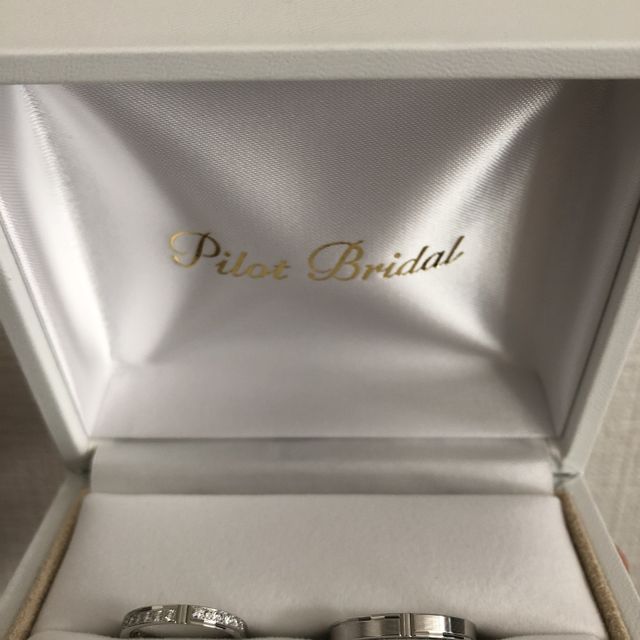 【PILOT BRIDAL(パイロットブライダル)の口コミ】 デザインが他とは被りにくいということと、やはり価格。

これだけこだわ…