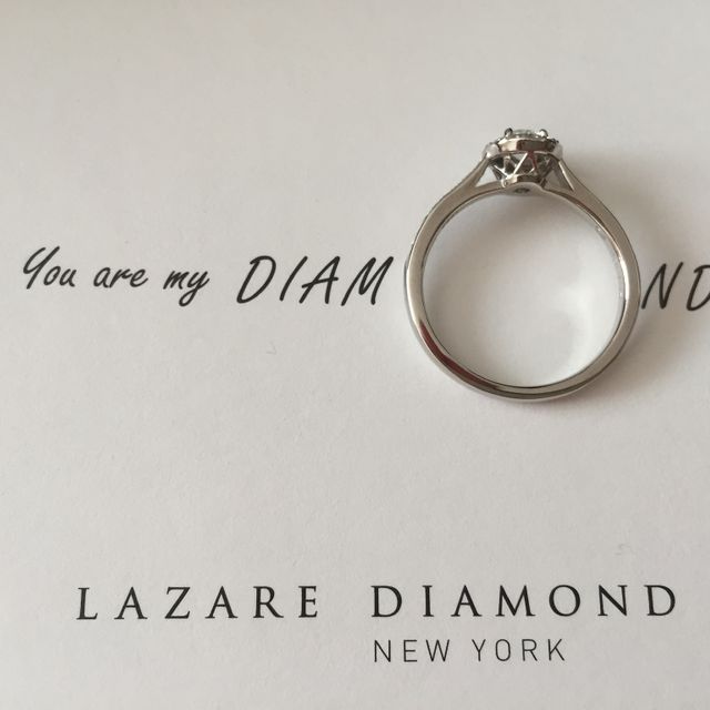 【ラザール ダイヤモンド(LAZARE DIAMOND)の口コミ】 ダイヤの輝き、デザインが決め手です。

セントパトリック28は、メレダイ…