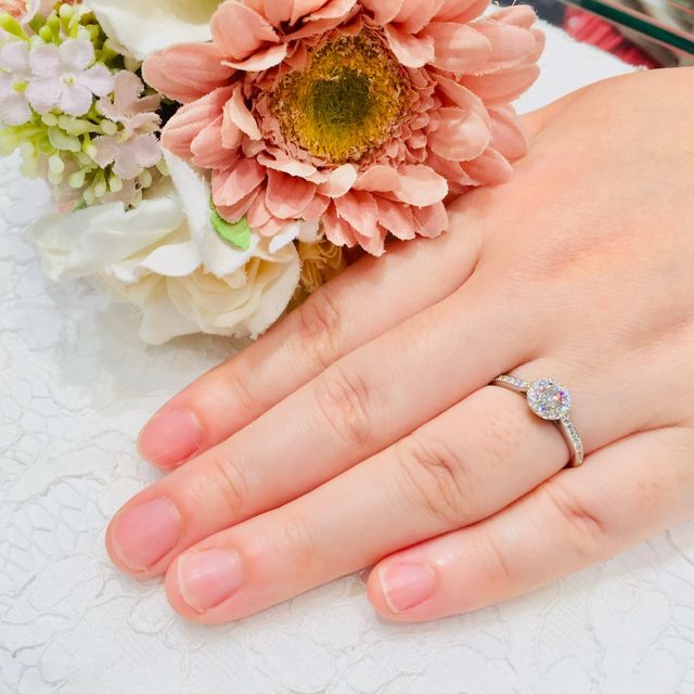 【ラザール ダイヤモンド(LAZARE DIAMOND)の口コミ】 ダイヤの輝き、デザインが決め手です。

セントパトリック28は、メレダイ…