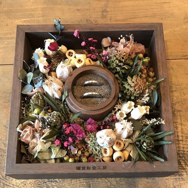 【鎌倉彫金工房の口コミ】 初めの候補はイエローゴールドでしたが、実際店舗にてサンプルを着用し、…