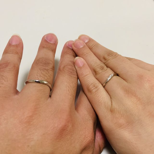 【銀座ダイヤモンドシライシの口コミ】 私の結婚指輪はウェーブで着けてても違和感がない物が良いと思っていまし…